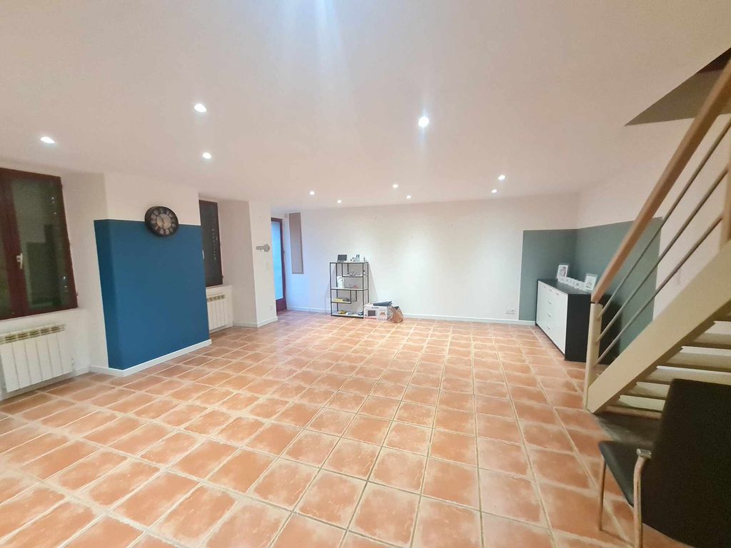 Achat maison à vendre 3 chambres 106 m² - Montsûrs-Saint-Céneré