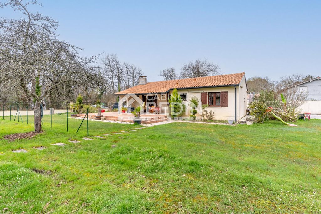 Achat maison à vendre 2 chambres 115 m² - Saint-Aubin-de-Médoc