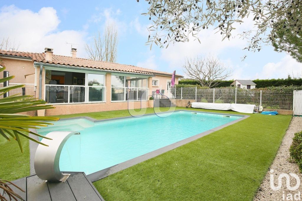 Achat maison à vendre 4 chambres 152 m² - Castelnau-d'Estrétefonds