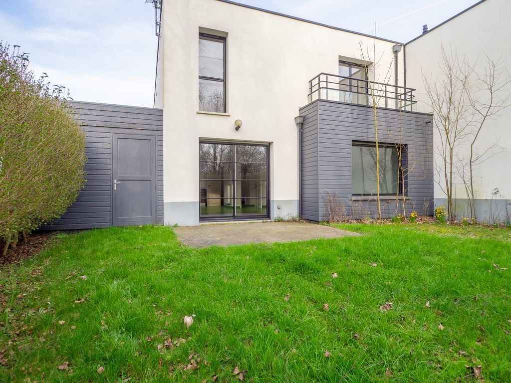 Achat maison à vendre 4 chambres 111 m² - Villeneuve-d'Ascq