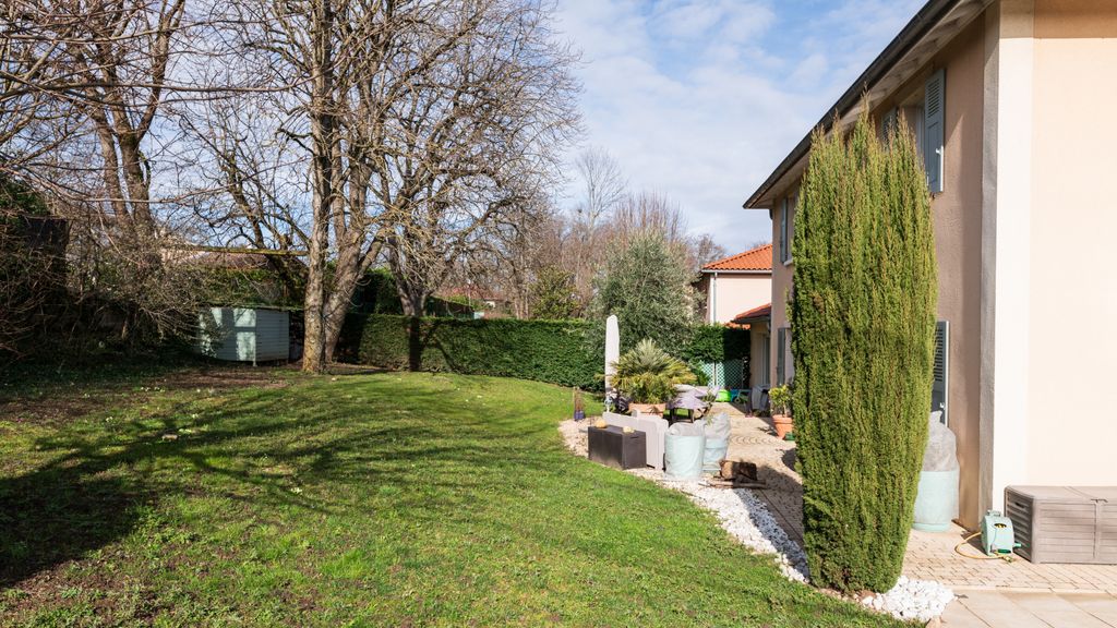 Achat maison à vendre 5 chambres 208 m² - Sainte-Foy-lès-Lyon