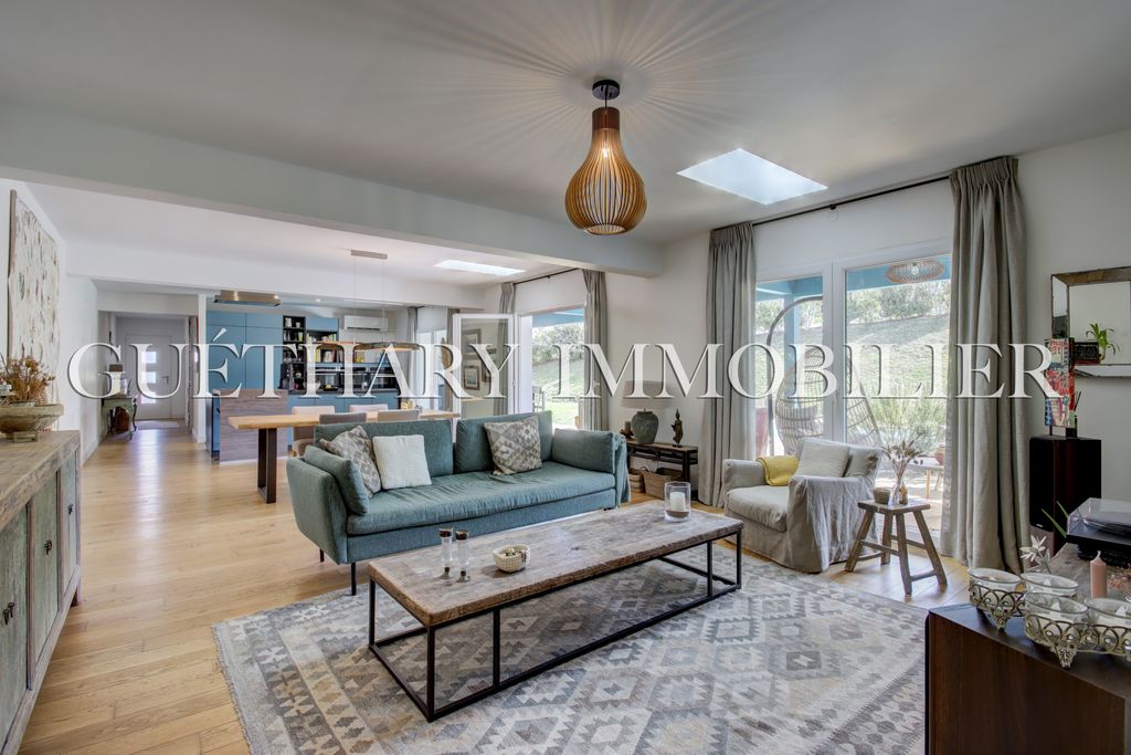 Achat maison à vendre 3 chambres 177 m² - Biarritz