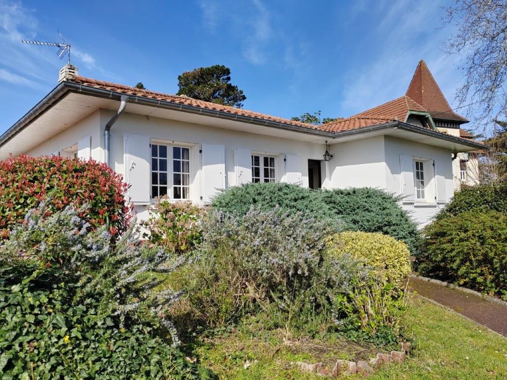 Achat maison à vendre 3 chambres 142 m² - Biarritz