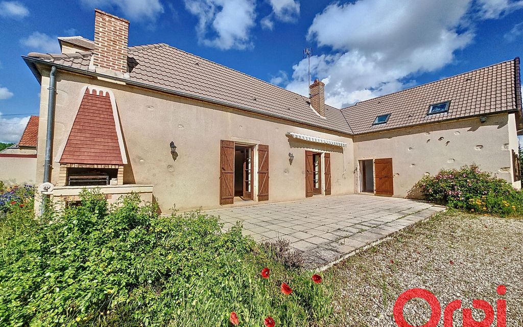 Achat maison à vendre 4 chambres 199 m² - Saint-Amand-Montrond