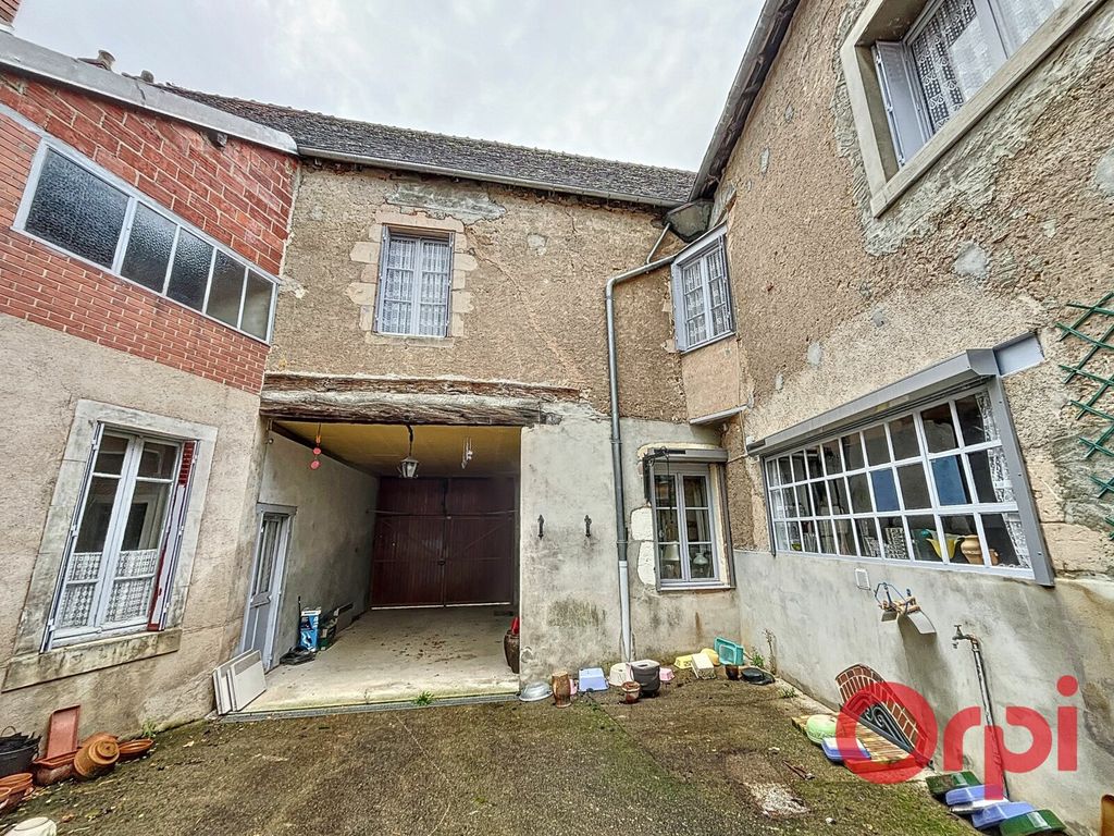 Achat maison à vendre 6 chambres 139 m² - Ainay-le-Château