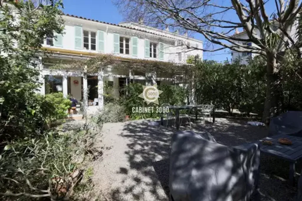 Achat maison à vendre 6 chambres 166 m² - Toulon