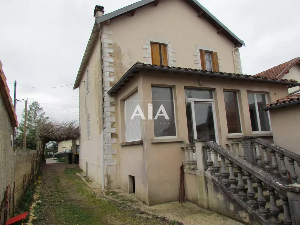 Achat maison à vendre 5 chambres 150 m² - Ruffec