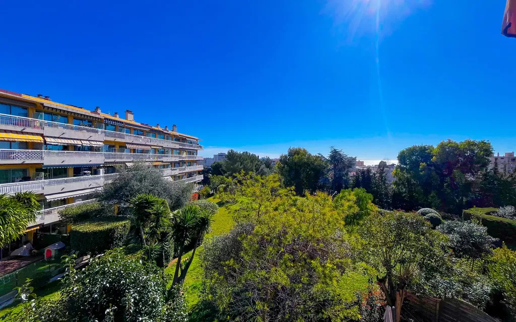 Achat appartement à vendre 3 pièces 71 m² - Cagnes-sur-Mer