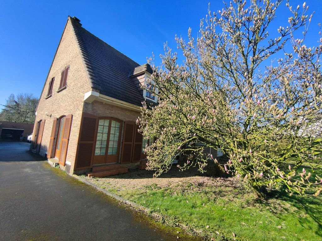 Achat maison à vendre 6 chambres 180 m² - Saint-Hilaire-lez-Cambrai