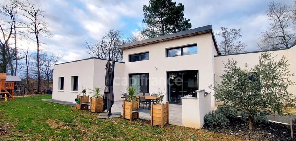 Achat maison à vendre 3 chambres 170 m² - Coursac