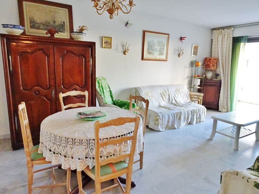 Achat appartement à vendre 2 pièces 64 m² - Saint-Raphaël