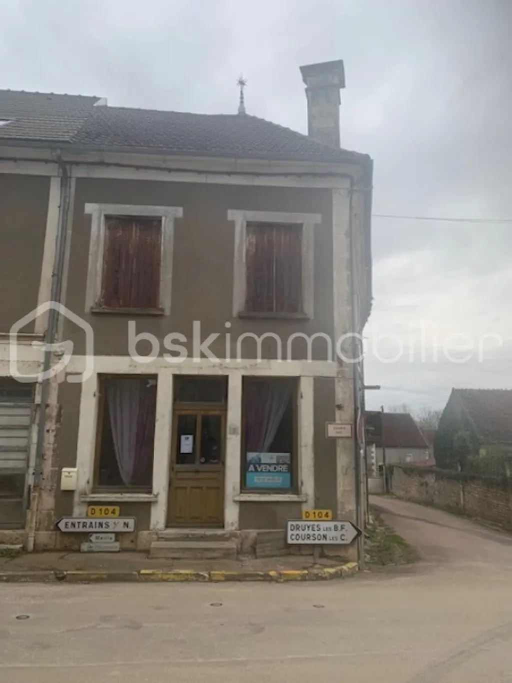 Achat maison à vendre 2 chambres 85 m² - Étais-la-Sauvin
