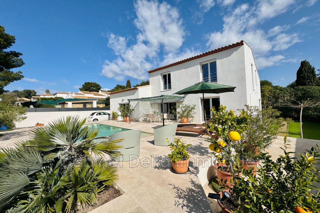 Achat maison à vendre 4 chambres 235 m² - Sanary-sur-Mer