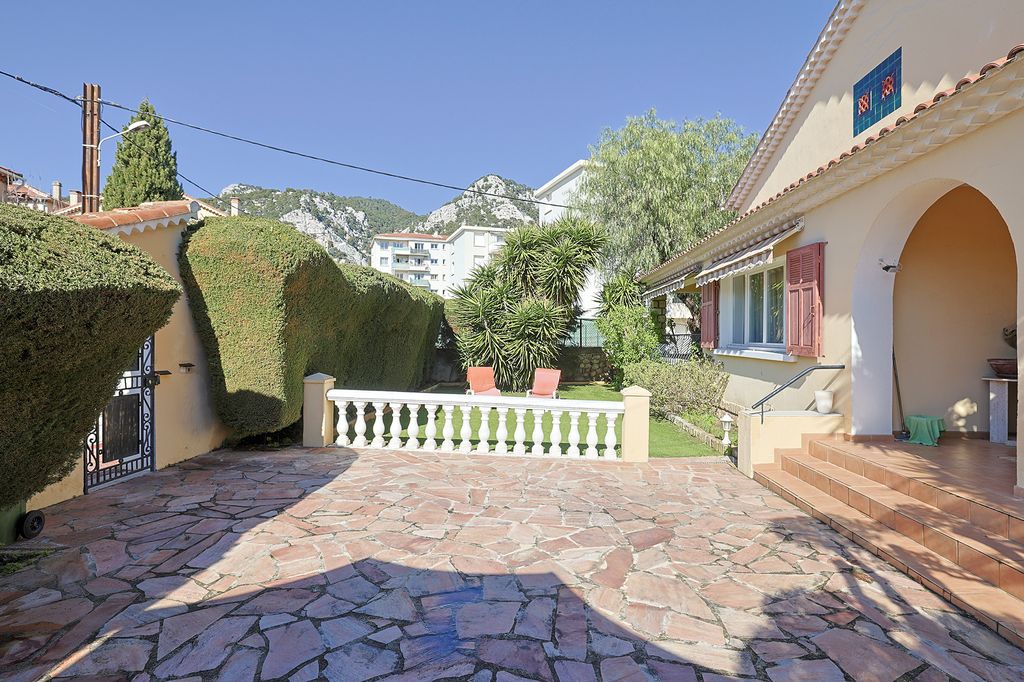 Achat maison à vendre 5 chambres 185 m² - Toulon