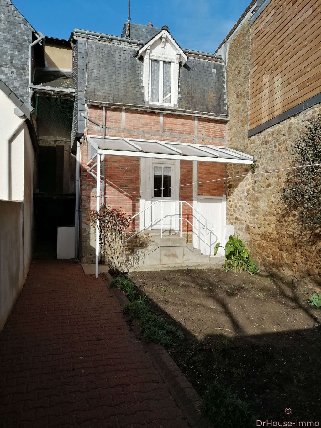 Achat maison à vendre 2 chambres 58 m² - Ernée