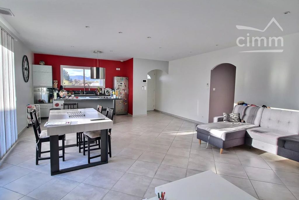 Achat maison à vendre 3 chambres 121 m² - Saint-Geniès-de-Fontedit