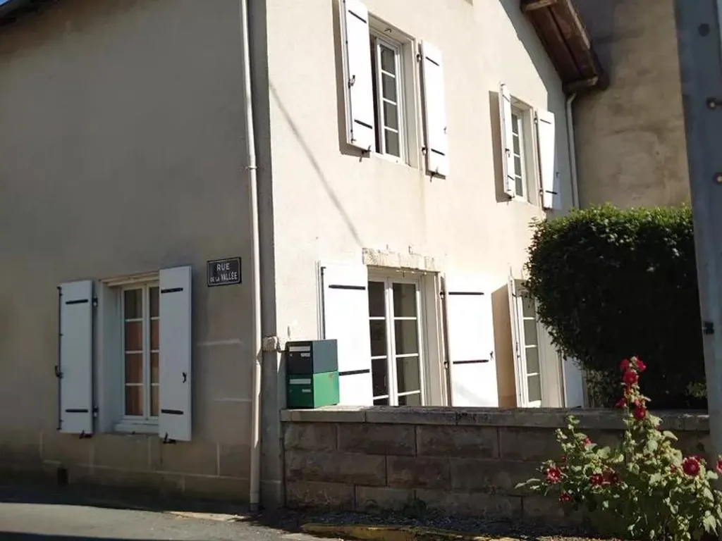 Achat maison à vendre 3 chambres 194 m² - Saint-Julien-l'Ars