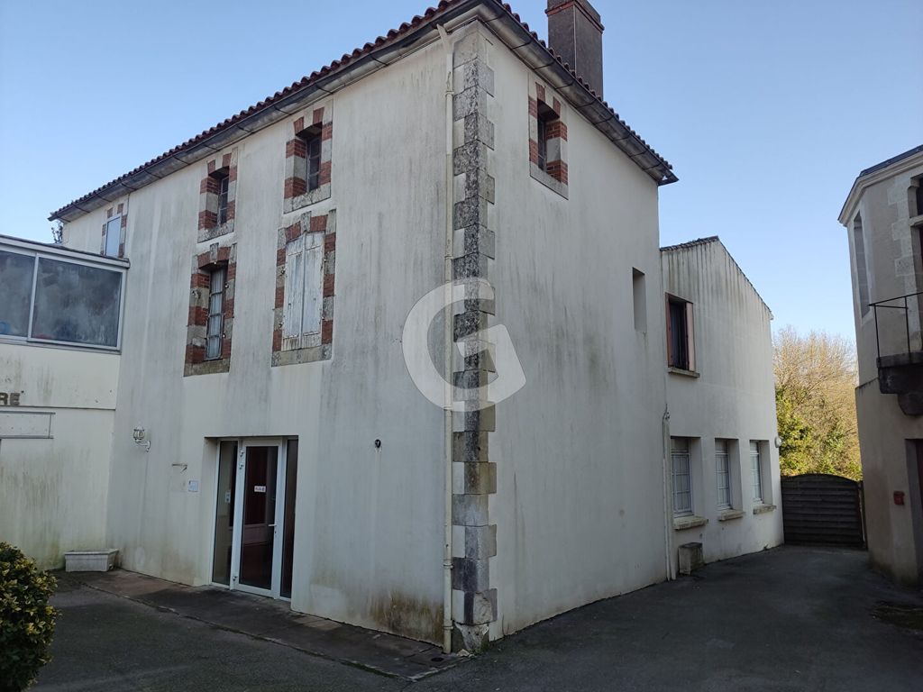 Achat maison à vendre 6 chambres 194 m² - Le Champ-Saint-Père