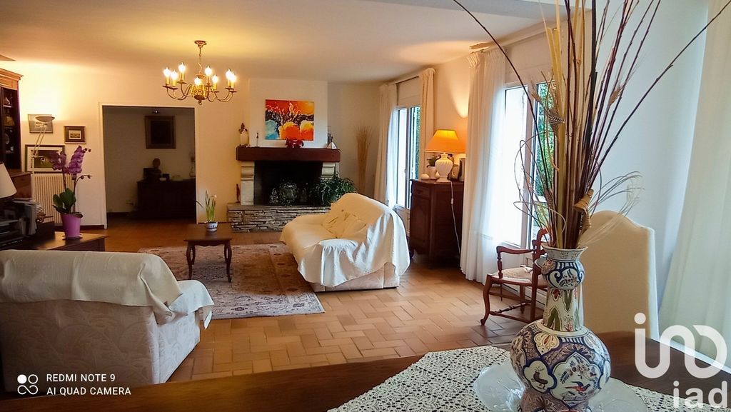 Achat maison à vendre 5 chambres 144 m² - Le Pian-Médoc