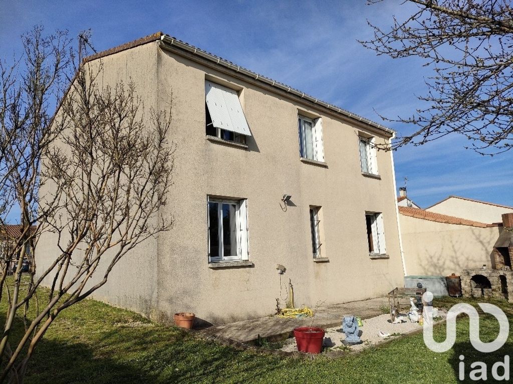 Achat maison à vendre 5 chambres 119 m² - Saint-Jean-d'Angély