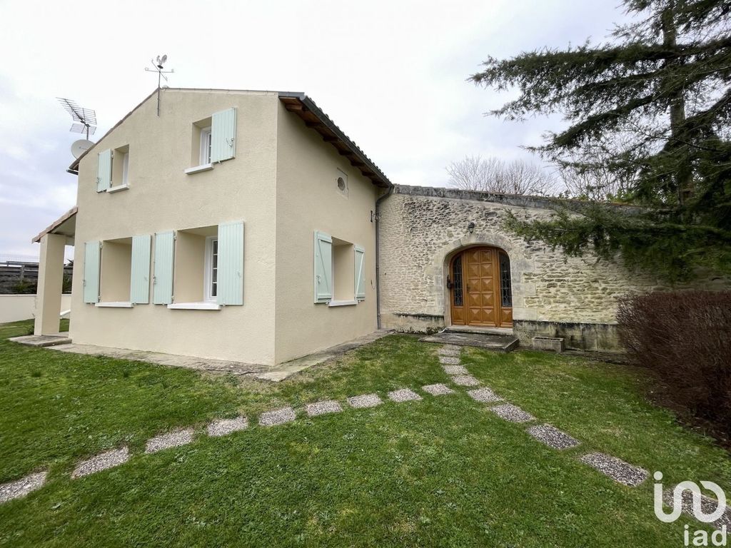 Achat maison à vendre 3 chambres 135 m² - Saint-Fort-sur-Gironde
