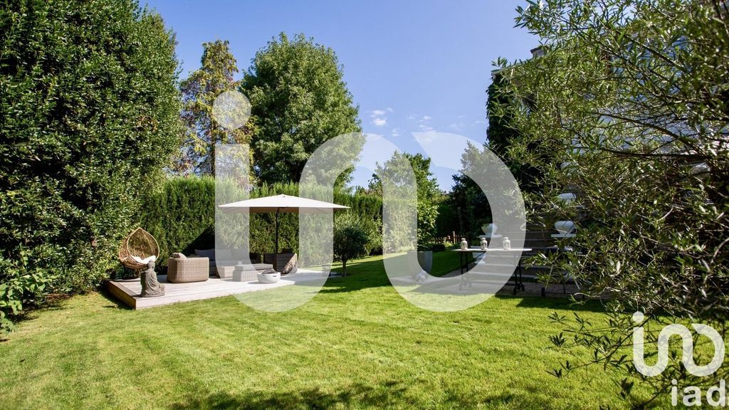 Achat maison à vendre 4 chambres 190 m² - La Celle-Saint-Cloud