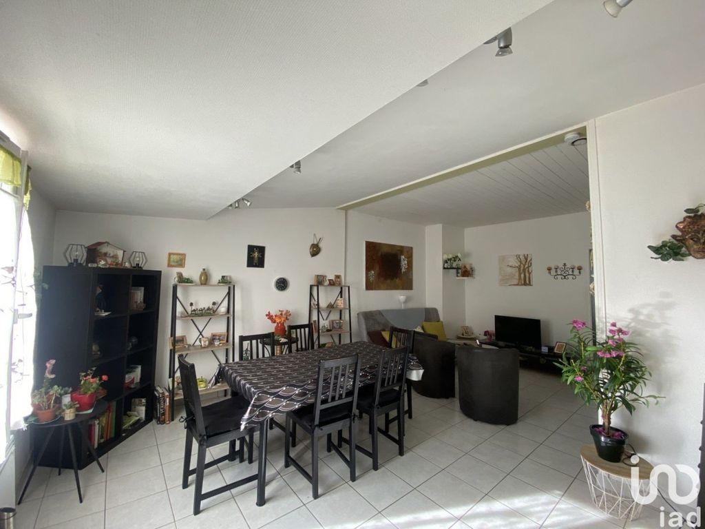 Achat maison à vendre 2 chambres 56 m² - Poiroux