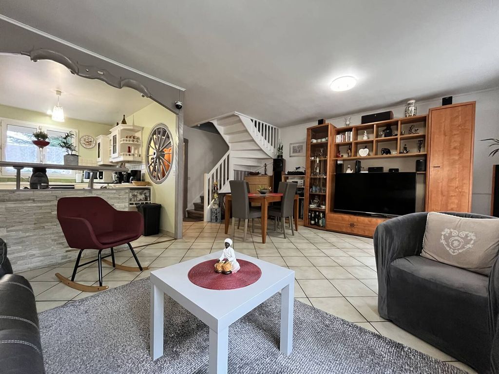 Achat maison à vendre 4 chambres 98 m² - Émerainville
