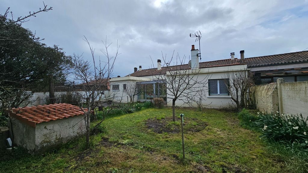 Achat maison à vendre 3 chambres 120 m² - Saint-Nazaire-sur-Charente