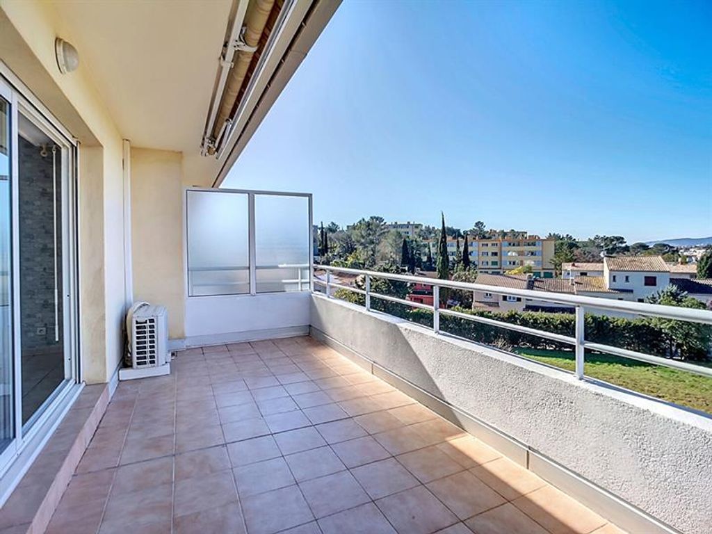 Achat appartement à vendre 4 pièces 82 m² - Saint-Raphaël