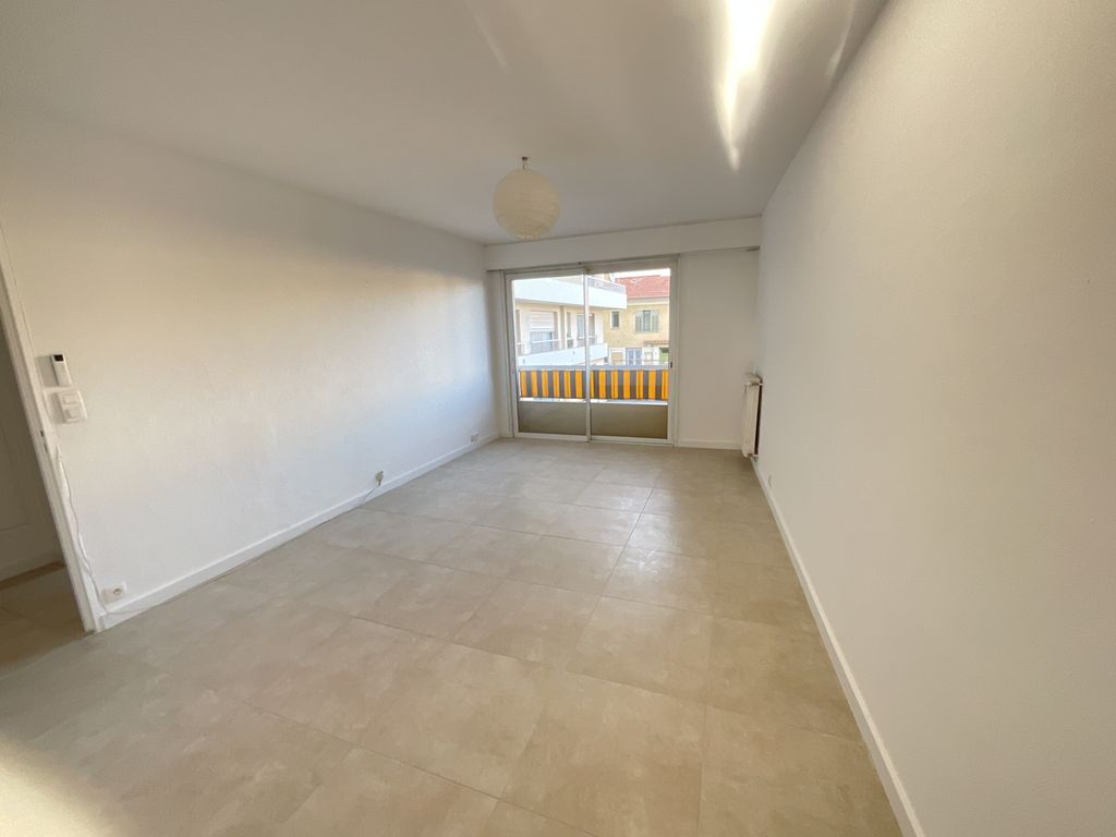 Achat appartement à vendre 2 pièces 56 m² - Cagnes-sur-Mer