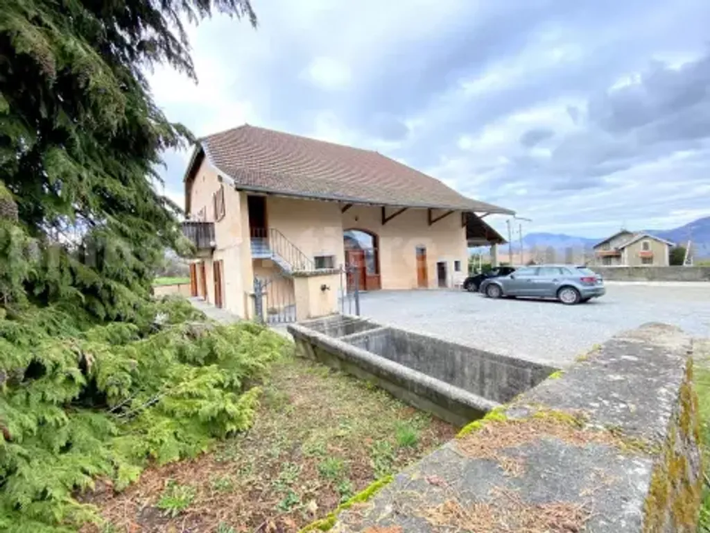 Achat maison à vendre 3 chambres 210 m² - La Roche-sur-Foron