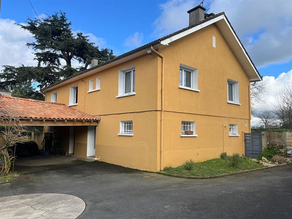 Achat maison à vendre 5 chambres 199 m² - Nieuil-l'Espoir