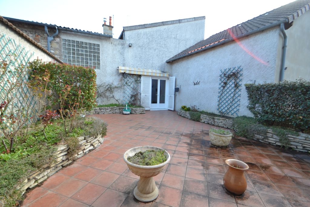 Achat maison à vendre 2 chambres 114 m² - Gannat