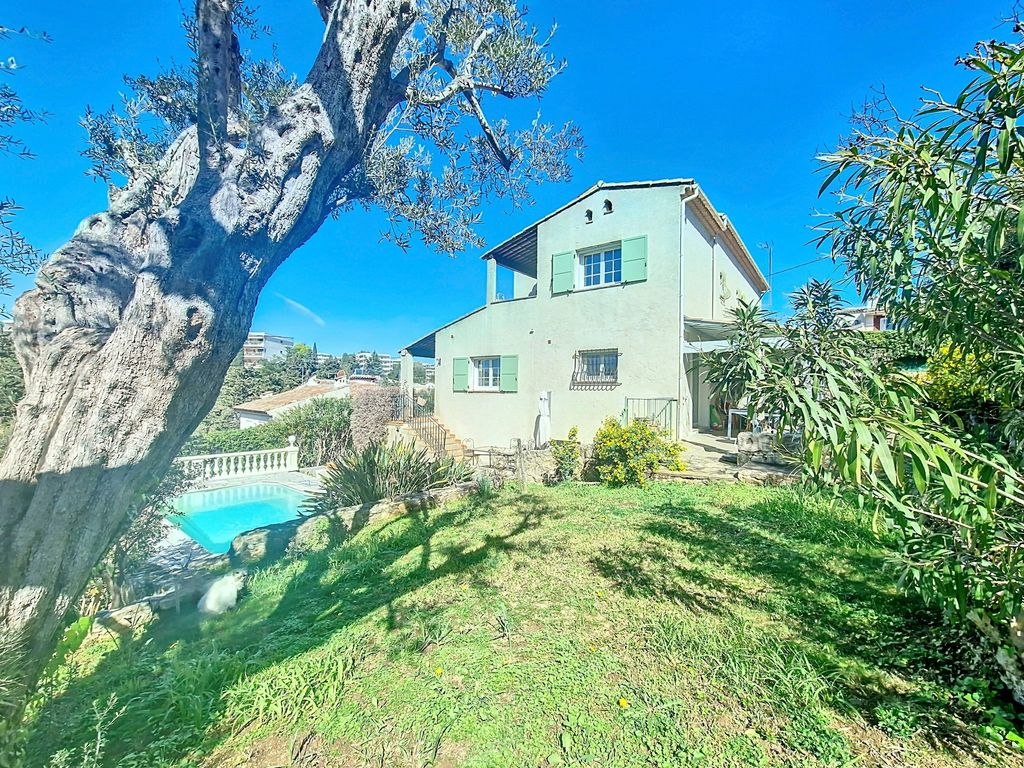 Achat maison à vendre 5 chambres 233 m² - Antibes