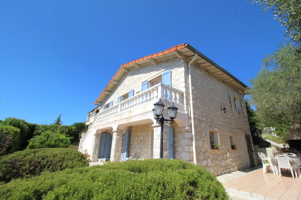 Achat maison à vendre 4 chambres 172 m² - Villeneuve-Loubet