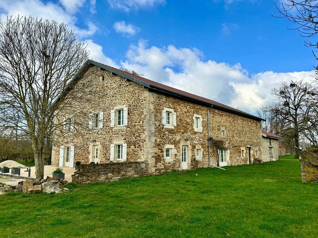 Achat maison à vendre 4 chambres 235 m² - Villegusien-le-Lac