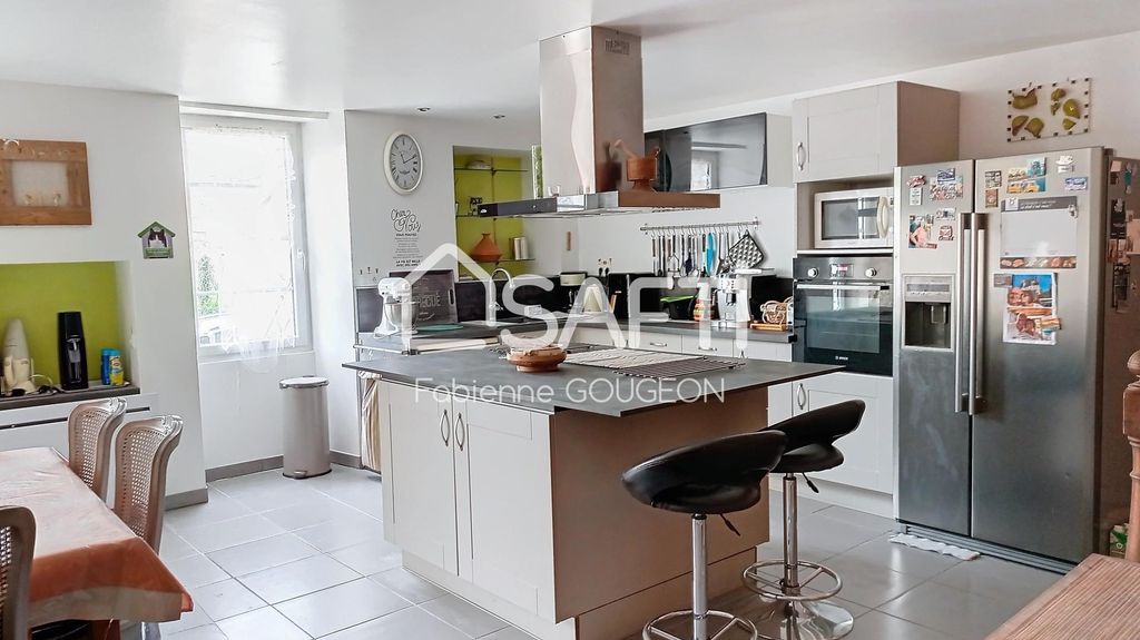 Achat maison à vendre 5 chambres 205 m² - Roullet-Saint-Estèphe