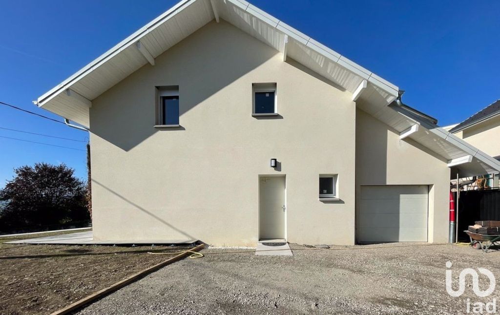 Achat maison à vendre 3 chambres 98 m² - Saint-Pierre-d'Albigny