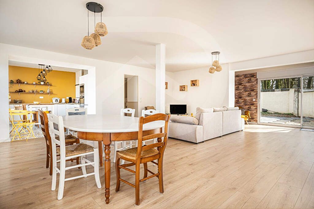 Achat maison à vendre 4 chambres 170 m² - Saint-Martin-du-Manoir