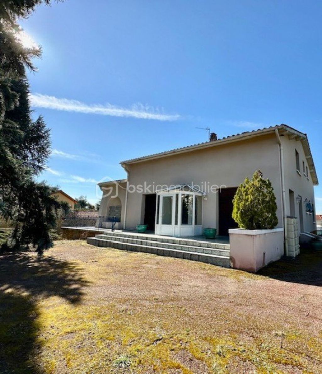 Achat maison à vendre 5 chambres 230 m² - Saint-Symphorien-sur-Coise