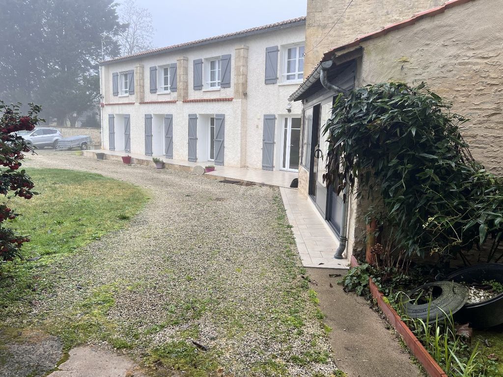 Achat maison à vendre 3 chambres 139 m² - Saint-Hilaire-la-Palud