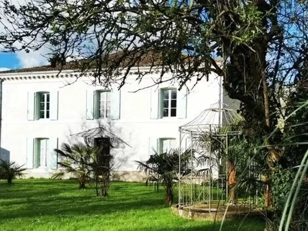 Achat maison à vendre 5 chambres 242 m² - Magné