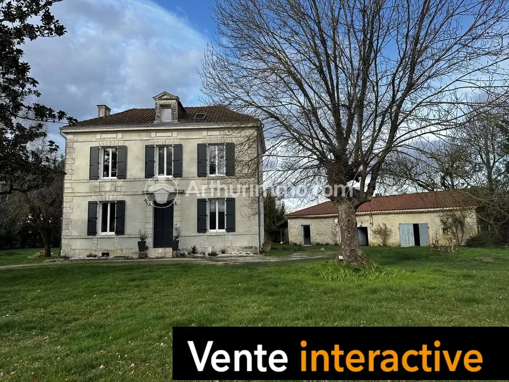 Achat maison à vendre 3 chambres 179 m² - Saint-Astier