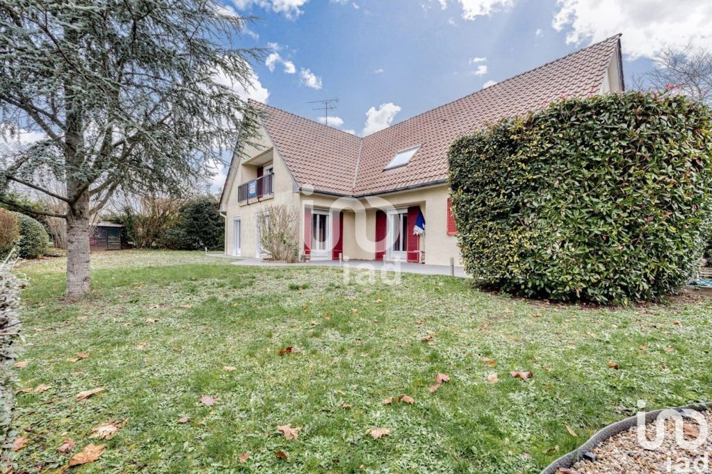 Achat maison à vendre 5 chambres 227 m² - La Queue-en-Brie
