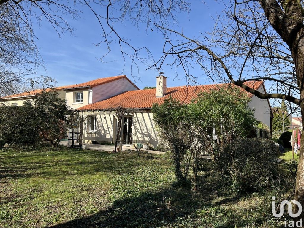 Achat maison à vendre 5 chambres 130 m² - Poitiers