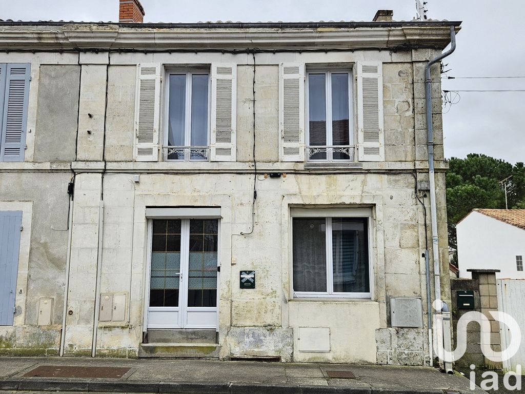 Achat maison à vendre 2 chambres 66 m² - Saint-Jean-d'Angély