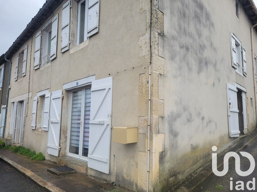 Achat maison à vendre 3 chambres 101 m² - Champagne-Mouton