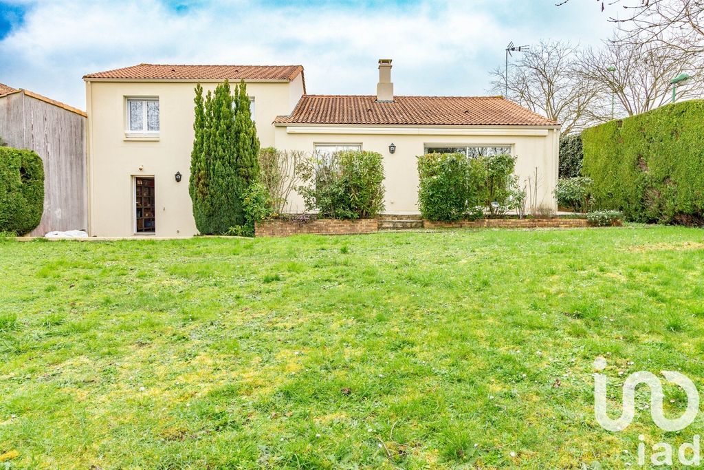 Achat maison à vendre 5 chambres 169 m² - La Roche-sur-Yon