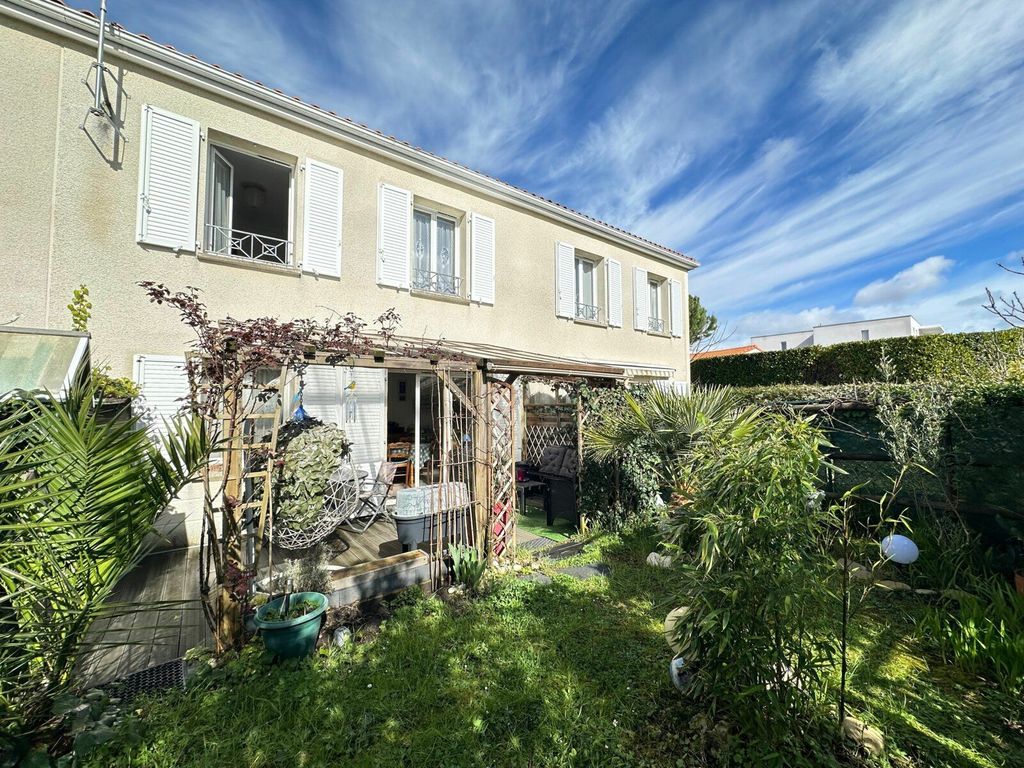 Achat maison à vendre 3 chambres 82 m² - Royan